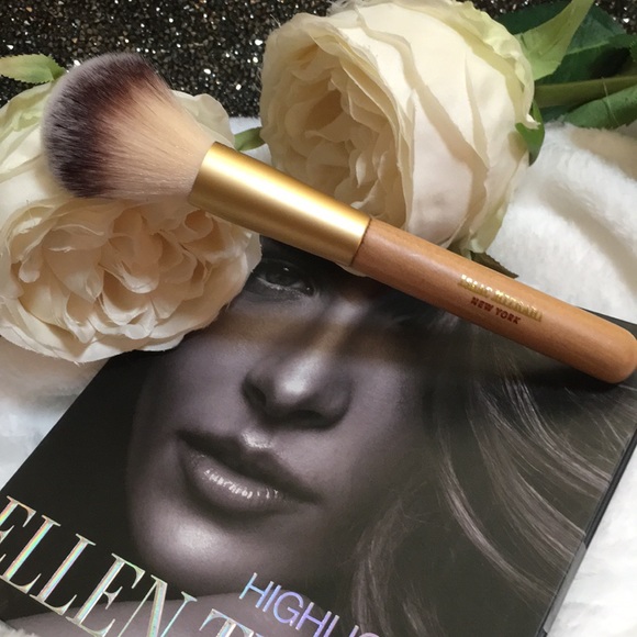 Make Up Brushes/Highlighter/Lipstick - Picture 7 of 8